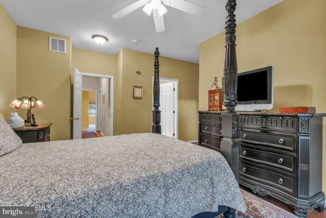 19 CROWN CIR, Lakewood, NJ 08701