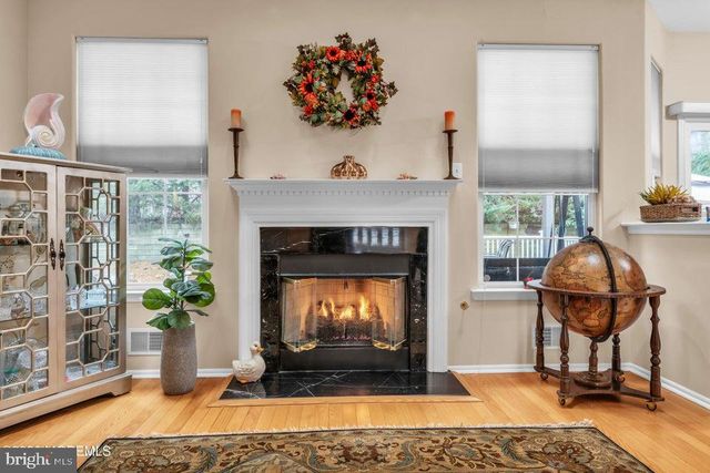 19 CROWN CIR, Lakewood, NJ 08701