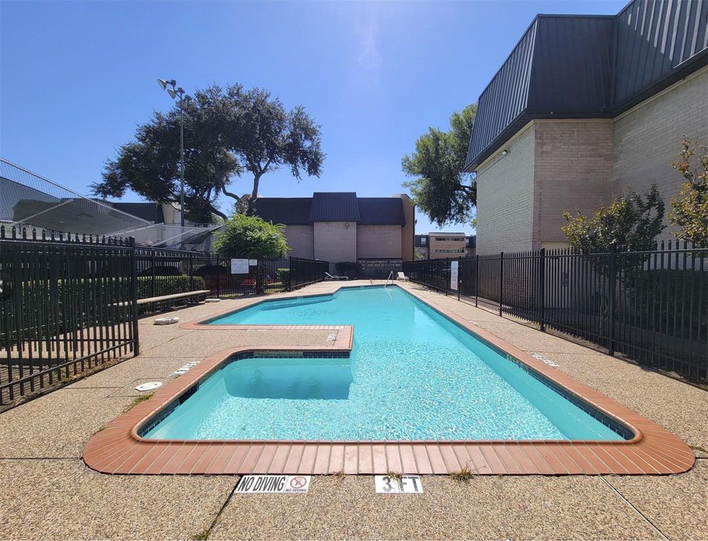 8523 Hearth Drive 19-34, Houston, TX 77054