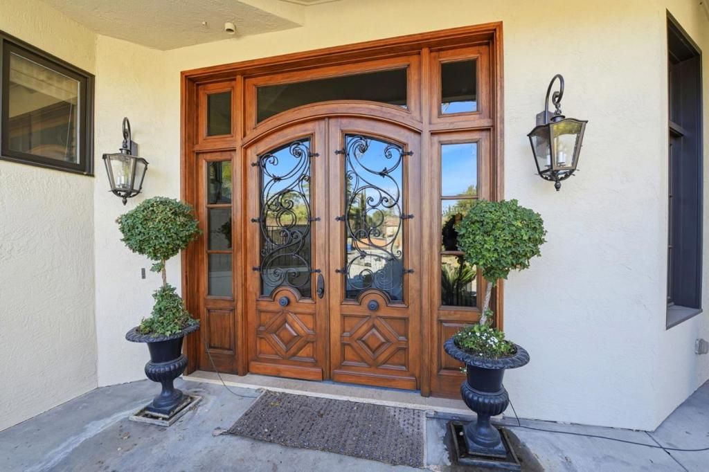 Image 10 of property listing at 15715 Gum Tree Lane, Los Gatos, CA 95032