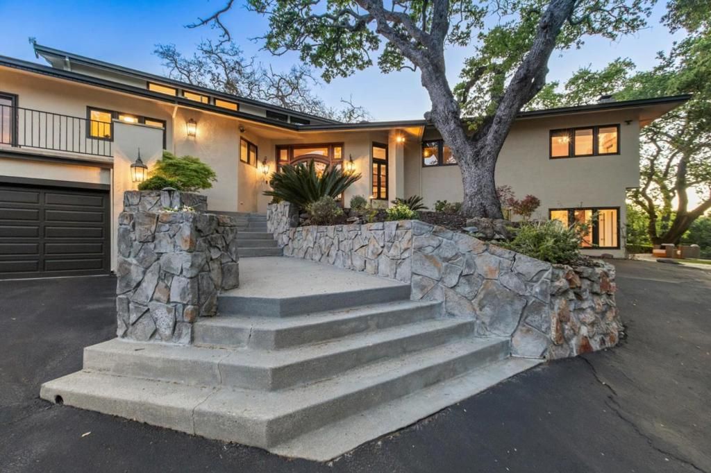 Image 4 of property listing at 15715 Gum Tree Lane, Los Gatos, CA 95032