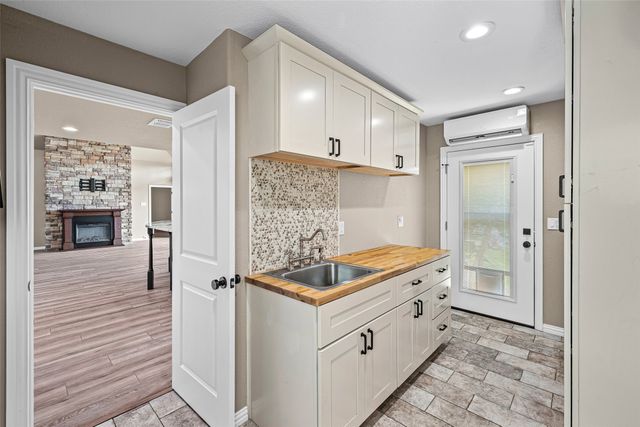 2325 River Road, Granbury, TX 76048