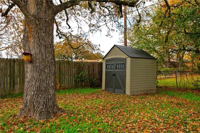 909 San Benito Drive, College Station, TX 77845