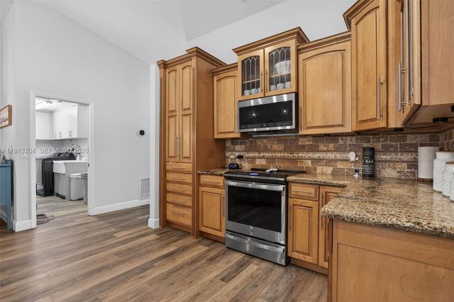 8681 NW 53rd Ct, Coral Springs, FL 33067