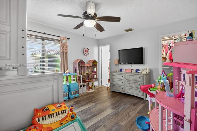 8681 NW 53rd Ct, Coral Springs, FL 33067