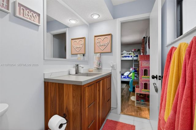 8681 NW 53rd Ct, Coral Springs, FL 33067