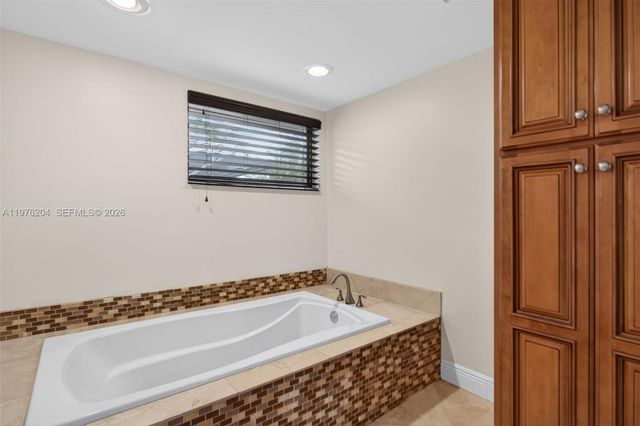 8681 NW 53rd Ct, Coral Springs, FL 33067