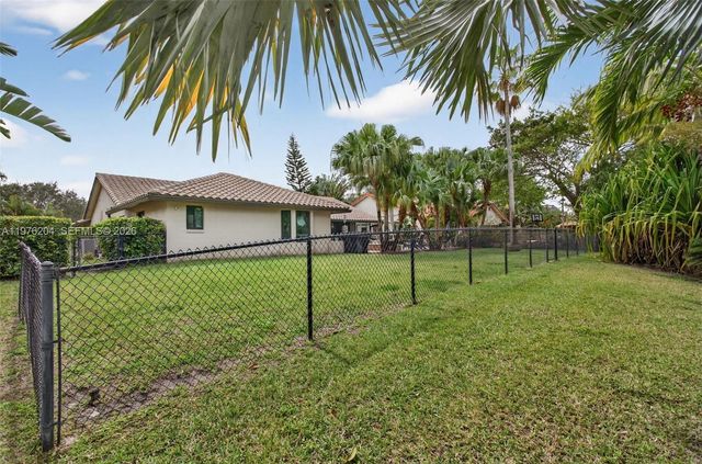 8681 NW 53rd Ct, Coral Springs, FL 33067