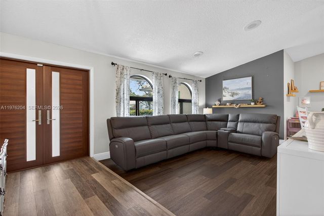 8681 NW 53rd Ct, Coral Springs, FL 33067