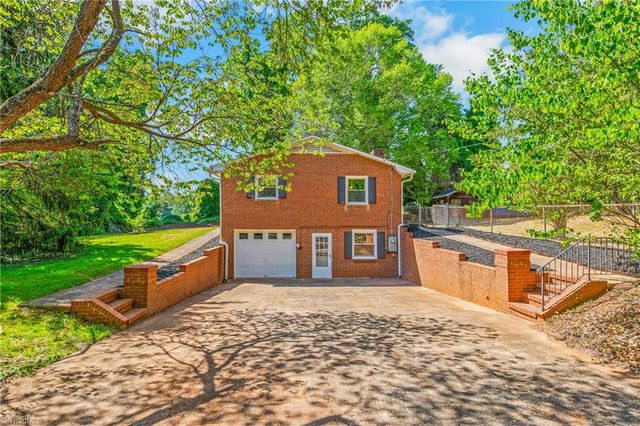 4300 Lisa Drive, Winston-salem, NC 27103
