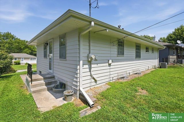 7521 Sherman Drive, Omaha, NE 68134