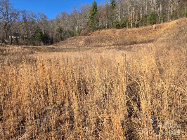 28 Canterbury Lane, Waynesville, NC 28786