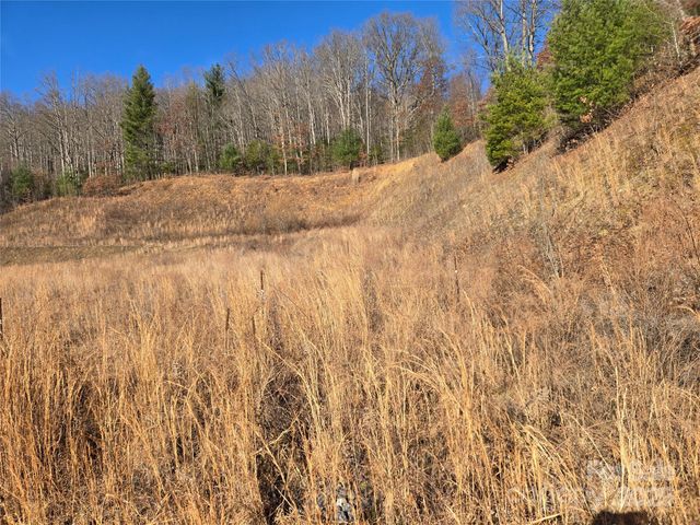 28 Canterbury Lane, Waynesville, NC 28786