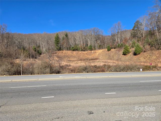 28 Canterbury Lane, Waynesville, NC 28786