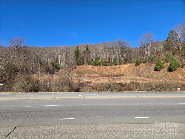 28 Canterbury Lane, Waynesville, NC 28786