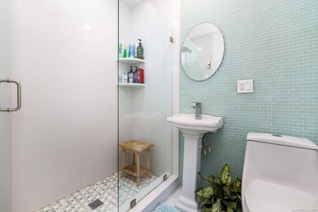 2 Columbine Lane, Norwalk, CT 06851