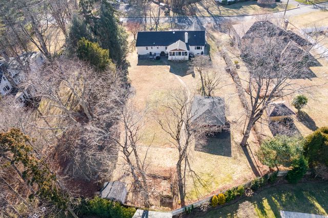 2 Columbine Lane, Norwalk, CT 06851