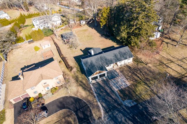 2 Columbine Lane, Norwalk, CT 06851