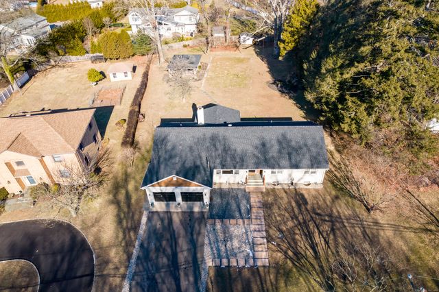 2 Columbine Lane, Norwalk, CT 06851