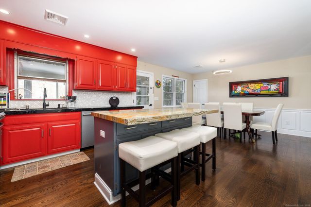 2 Columbine Lane, Norwalk, CT 06851