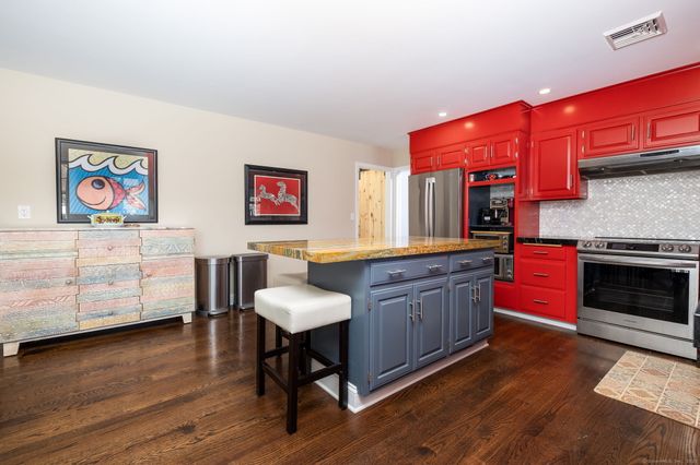 2 Columbine Lane, Norwalk, CT 06851