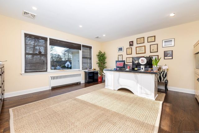 2 Columbine Lane, Norwalk, CT 06851