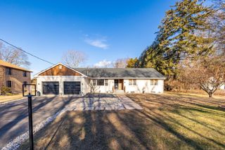 2 Columbine Lane, Norwalk, CT 06851