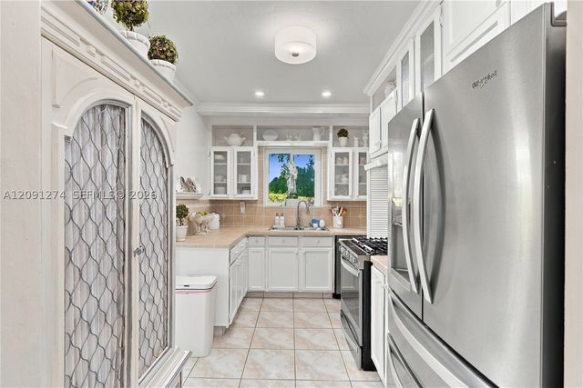 890 NE 168th St, North Miami Beach, FL 33162