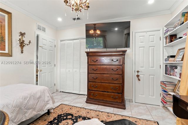 890 NE 168th St, North Miami Beach, FL 33162