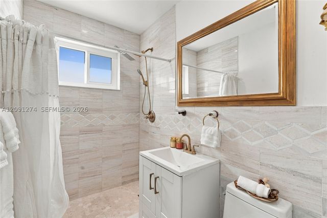 890 NE 168th St, North Miami Beach, FL 33162