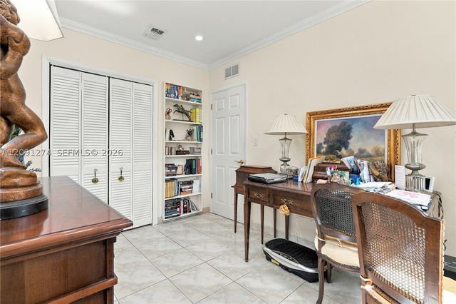 890 NE 168th St, North Miami Beach, FL 33162