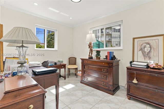 890 NE 168th St, North Miami Beach, FL 33162