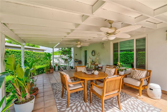 890 NE 168th St, North Miami Beach, FL 33162