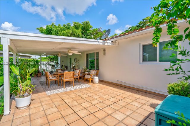 890 NE 168th St, North Miami Beach, FL 33162