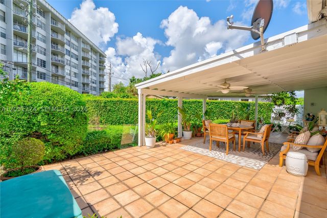 890 NE 168th St, North Miami Beach, FL 33162