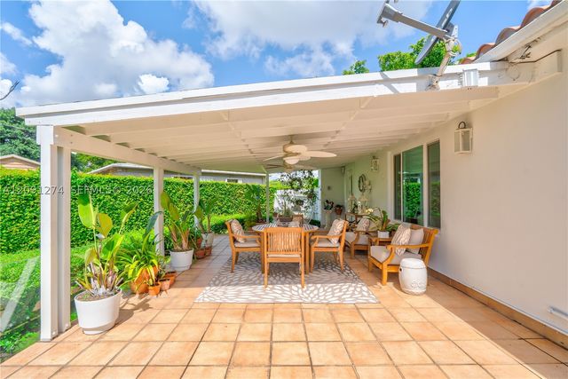 890 NE 168th St, North Miami Beach, FL 33162