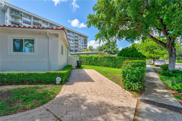 890 NE 168th St, North Miami Beach, FL 33162