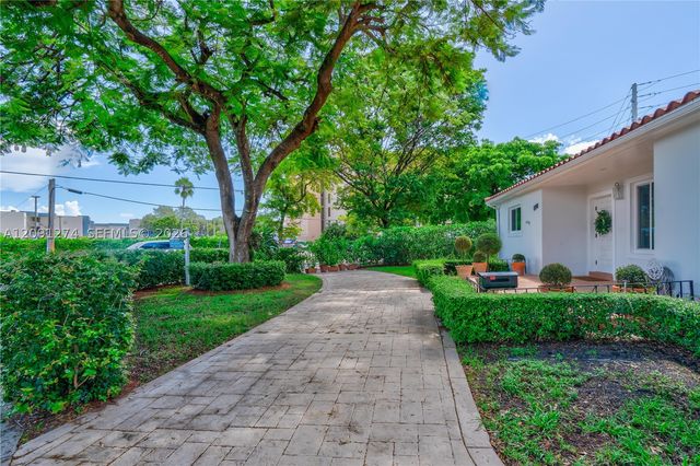 890 NE 168th St, North Miami Beach, FL 33162