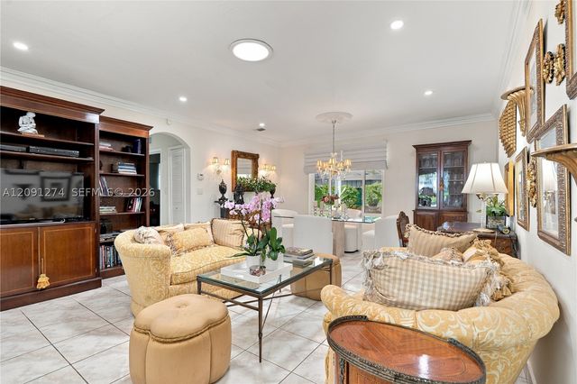 890 NE 168th St, North Miami Beach, FL 33162