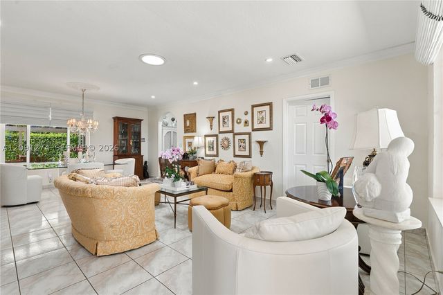 890 NE 168th St, North Miami Beach, FL 33162