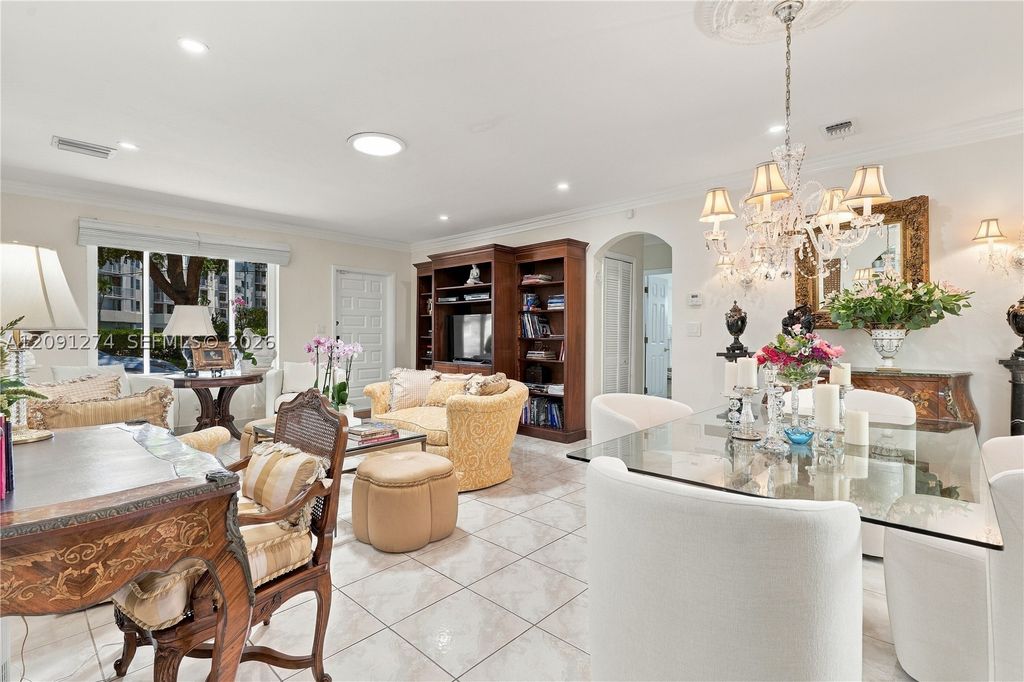 Image 9 of property listing at 890 NE 168th St, North Miami Beach, FL 33162