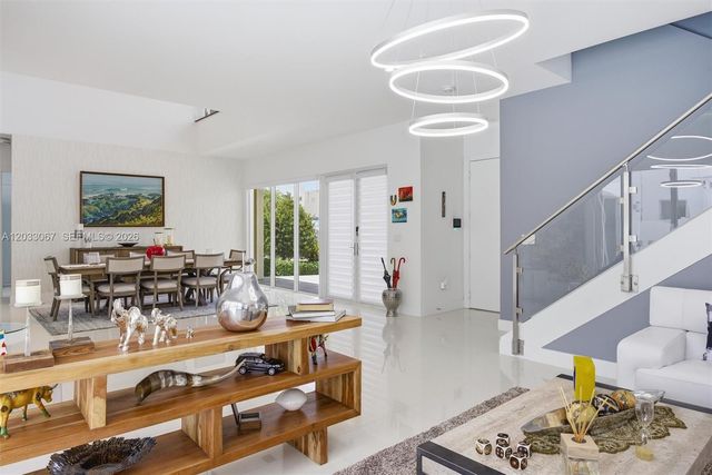 7472 NW 100th Ave, Doral, FL 33178
