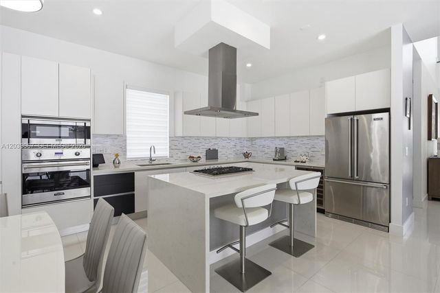 7472 NW 100th Ave, Doral, FL 33178