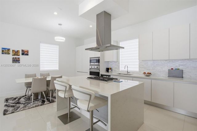 7472 NW 100th Ave, Doral, FL 33178