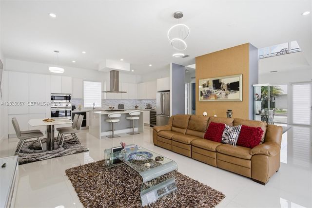 7472 NW 100th Ave, Doral, FL 33178