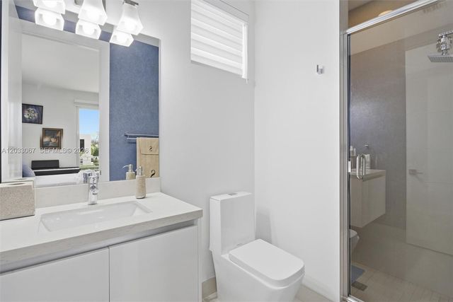 7472 NW 100th Ave, Doral, FL 33178