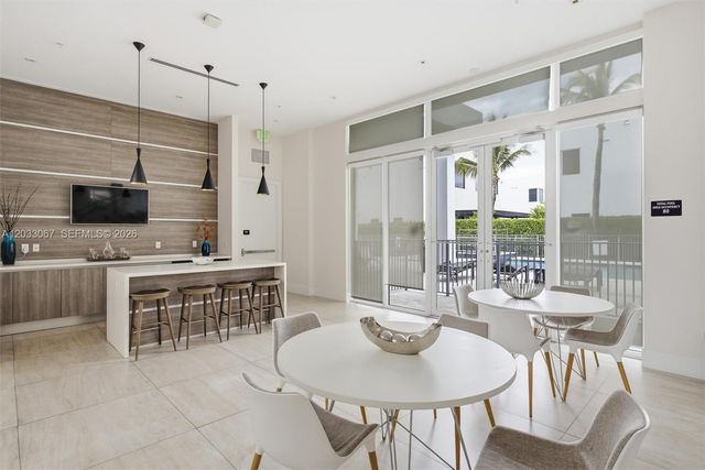 7472 NW 100th Ave, Doral, FL 33178