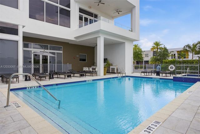 7472 NW 100th Ave, Doral, FL 33178