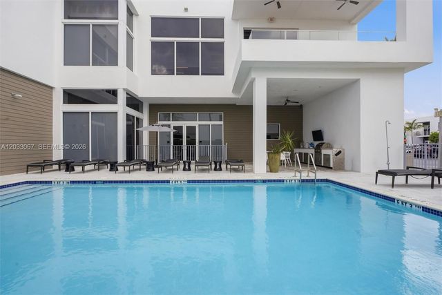 7472 NW 100th Ave, Doral, FL 33178