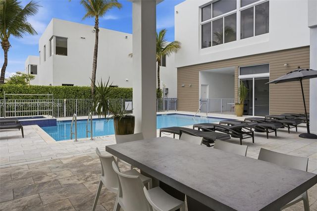 7472 NW 100th Ave, Doral, FL 33178